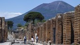 FOTO: Melawat Bar Bangkotan Berusia 2.000 Tahun di Pompeii Bar berusia lebih dari 2.000 tahun ditemukan di Pompeii, Italia. Bar ditemukan dalam kondisi baik, meski tertutup abu vulkanik bekas letusan gunung api.