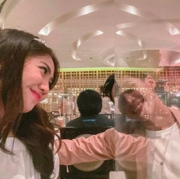 Rayakan Momen Natal Berdua, Shania Eks JKT48 & Jonatan Christie Pacaran?