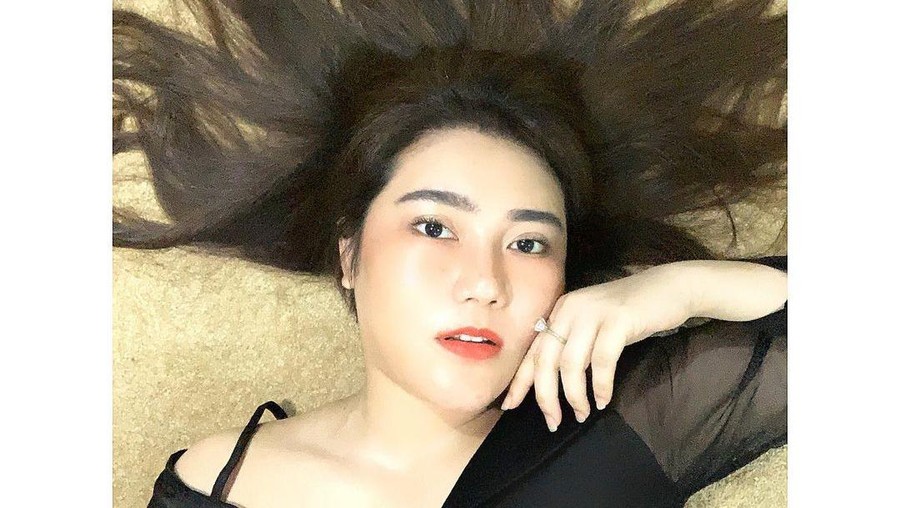 10 Foto Via Vallen, Manyun karena Adik Dilamar Duluan
