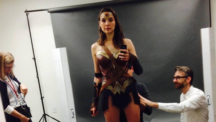10 Potret Cantik Gal Gadot di Belakang Layar Wonder Woman 10 Potret Cantik Gal Gadot di Belakang Layar Wonder Woman