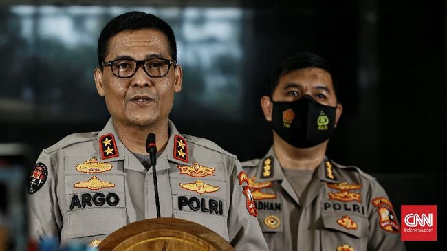 Polri: Pelaku Bom Makassar Suami-Istri Baru Menikah 6 Bulan Mabes Polri menyebut pelaku bom bunuh diri di Makassar adalah pengantin yang baru menikah 6 bulan. Keduanya tewas dalam aksi teror tersebut.