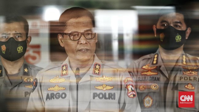 Kapolri menerbitkan maklumat yang berisi larangan kegiatan, simbol dan atribut FPI di masyarakat setelah FPI dinyatakan sebagai organisasi terlarang.
