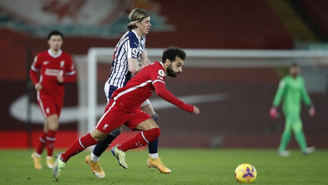 Jurgen Klopp bingung melihat gaya bertahan West Bromwich Albion, sementara Mohamed Salah membuang-buang peluang.