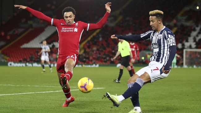 FOTO: Liverpool Gigit Jari Lawan Klub Zona Degradasi