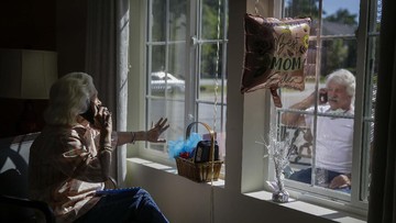 Foto terbaik AP 2020, Mary Faye Cochran, 86, menyanyikan Foto terbaik AP 2020, Mary Faye Cochran, 86, menyanyikan