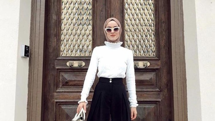 7 Tips Foto untuk Tubuh Mungil Agar Terlihat Lebih Tinggi