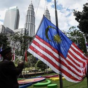 Viral Menteri Malaysia Pidato Pakai Bahasa Jawa, Ternyata Ini Kronologinya!