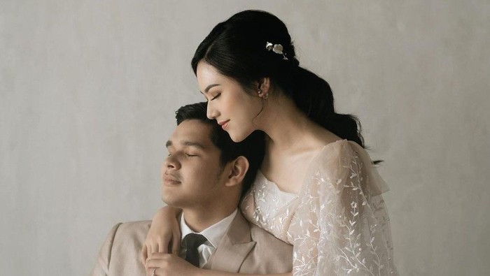 Foto Prewedding Influencer Nabila Gardena dari Kasual sampai Elegan