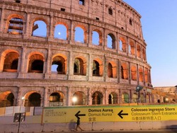 Chill Sambil Ngebir di Colosseum, 2 Turis Ini Didenda Rp 12 Juta