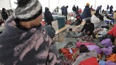 FOTO: Ratusan Pengungsi Terancam Mati Membeku di Kamp Bosnia Ratusan pengungsi terdampar di kamp pengungsian tanpa atap di kamp Lipa, Bosnia dan Herzegovina di tengah tumpukan salju yang turun saat musim dingin.