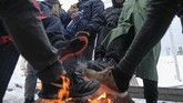 FOTO: Ratusan Pengungsi Terancam Mati Membeku di Kamp Bosnia Ratusan pengungsi terdampar di kamp pengungsian tanpa atap di kamp Lipa, Bosnia dan Herzegovina di tengah tumpukan salju yang turun saat musim dingin.