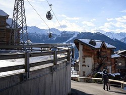 Ratusan Tamu Asal Inggris Kabur dari Karantina Corona di Resor Ski Swiss
