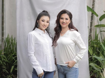 7 Potret Sarwendah dan Ibunda yang Curi Perhatian, Seperti Kakak Adik