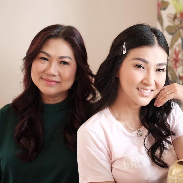 <p>Semoga selalu sehat dan bahagia ya, Sarwendah dan ibunda. (Foto: Instagram @sarwendah29)</p>