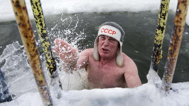 FOTO: Berkubang di Minus 34 Derajat Celcius