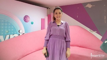 img-title Vega Darwanti Minta Arya Saloka Bujuk Sang Suami Biar Romantis