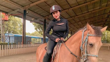 img-title Maria Arra Sebut Aktor Ini Tak Mampu Memuaskan di Atas Ranjang, Siapa?
