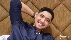 Arya Saloka Pamer Tangan Kekar, Fans Ibu-ibu: Nikmat tapi Dosa