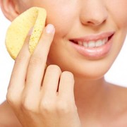 Bedak Bayi untuk Kulit Sensitif,  Mitos atau Fakta?