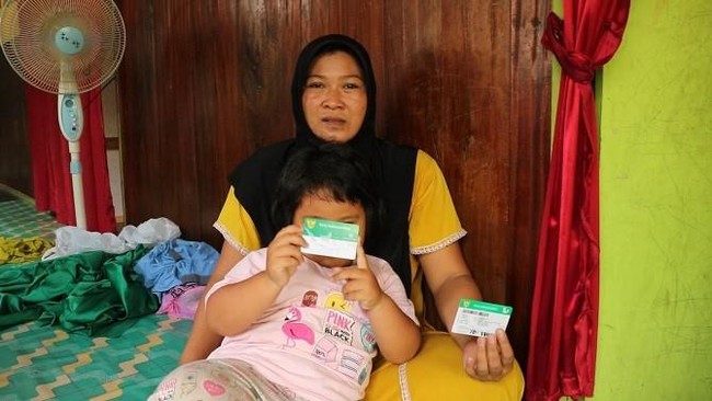 Ketakutan akan biaya persalinan menghantui Norsenah, sampai ia mengetahui manfaat program JKN-KIS yang diadakan BPJS Kesehatan.