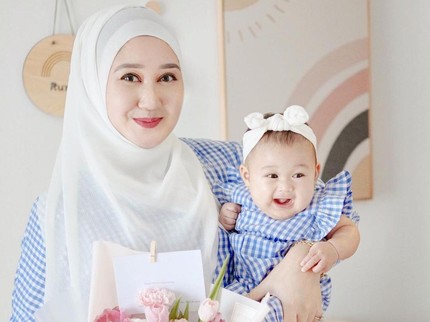 5 Potret Baby Rumi Anak Dian Pelangi, Senyumnya Menggemaskan