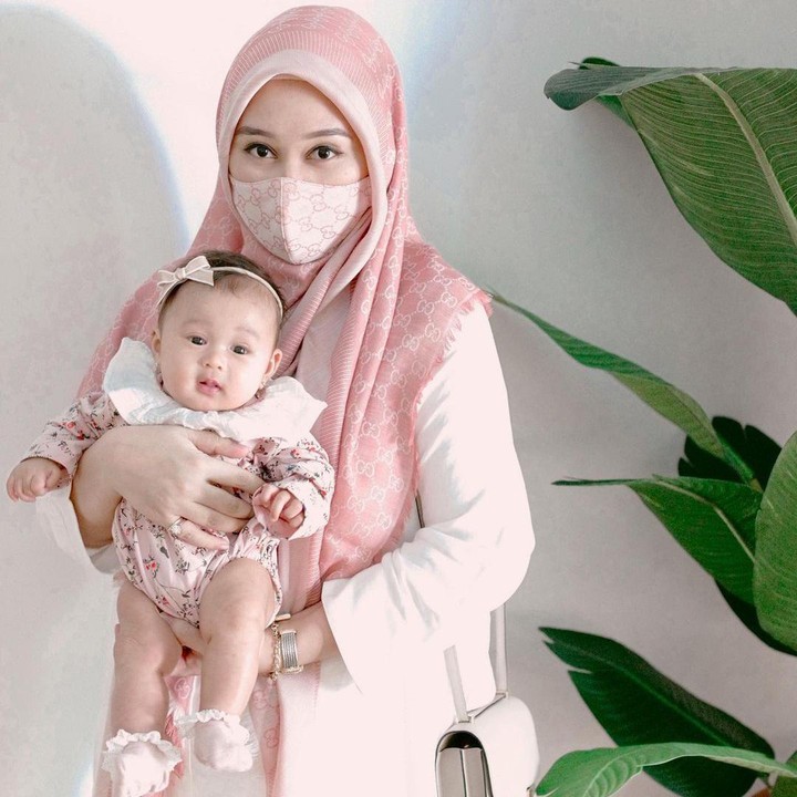 <p>Dian Pelangi melahirkan putri pertamanya, baby Rumi, pada 16 Agustus 2020, Bunda. (Foto: Instagram @dianpelangi)</p>