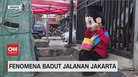 VIDEO: Fenomena Badut Jalanan Jakarta
