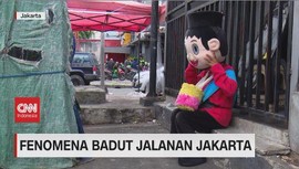VIDEO: Fenomena Badut Jalanan Jakarta