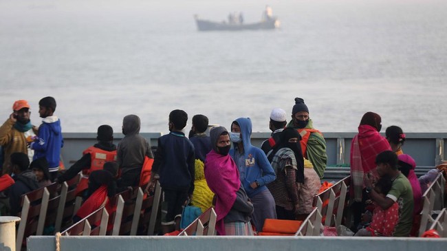FOTO: 1.000 Rohingya Kembali Dikirim ke Pulau Terisolir