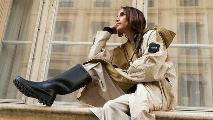 Jarang Dilirik Jadi Fashion, Ini Cara Memadukan Rain Boots dengan Daily Outfit