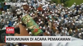 VIDEO: Kerumunan di Acara Pemakaman