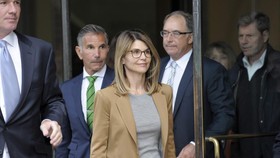 Lori Loughlin Bebas dari Penjara usai Skandal Sekolah Anak