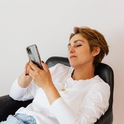 Duh, 9 Kebiasaan Sehari-hari Ini Bisa Bikin Otak Lemot! Salah Satunya Mageran