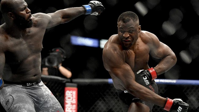 Berikut jadwal UFC Vegas 28 yang mempertemukan duel kelas berat antara Jairzinho Rozenstruik dan Augusto Sakai di partai puncak.