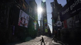 Pakai Piyama Menyambut 2021 di New York