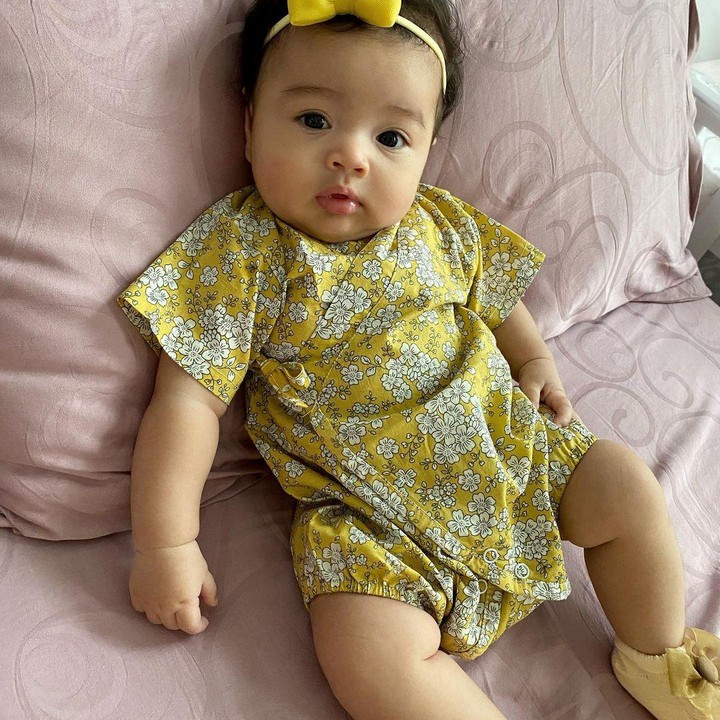 <p>Bayi berjenis kelamin perempuan itu pun diberi nama Cara Rose Kanaya Nainggolan. (Foto: Instagram @riantic)</p>