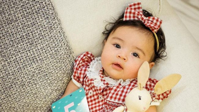 7 Potret Cantiknya Anak Rianti Cartwright Kini Sudah Usia 5 Bulan Foto 1