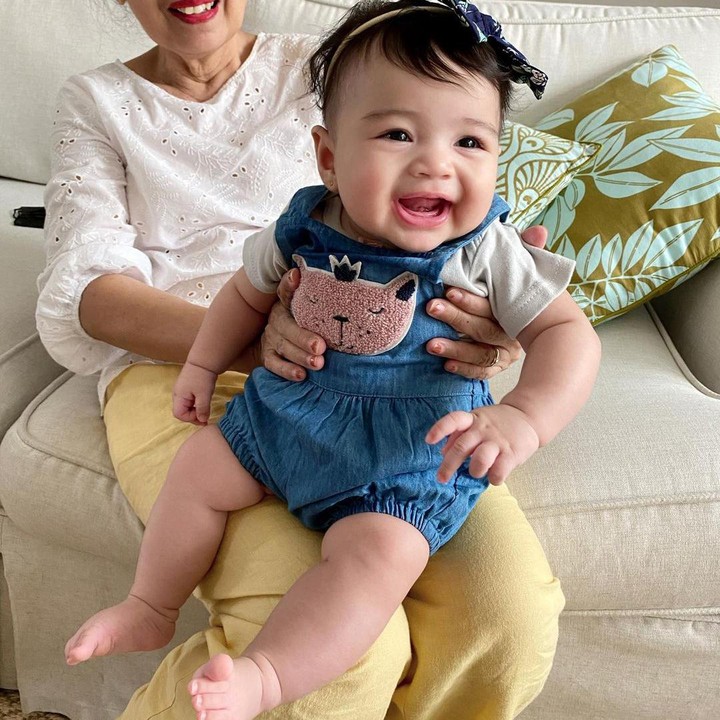 <p>Duh gemas banget nih tawa baby Cara, bikin hati adem ya, Bunda. (Foto: Instagram @riantic)</p>