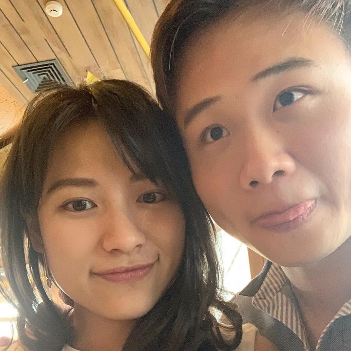 <p>Pasagan yang hebat ya, Bunda? Kita doakan, semoga rencana Risa Santoso dan Michael Sugijanto lancar hingga hari pernikahan. (Foto: Instagram @santosorisa)</p>