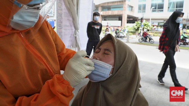 A, kasus corona B117 yang sebelumnya di Kabupaten Karawang telah berada di kampung halamannya, Kabupaten Brebes, Jawa Tengah, sejak pertengahan Februari 2021.