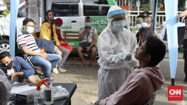 Pemerintah mengantisipasi lonjakan kasus Covid-19 di akhir tahun usai kasus varian omicron terdeteksi di Indonesia.