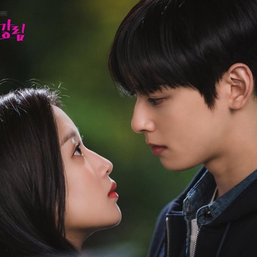 Ciuman Cha Eun Woo & Moon Ga Young di 'True Beauty' Jadi Perdebatan, Kenapa?