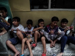 Membiarkan Anak Main di Luar Rumah Jadi Penyebab Klaster Keluarga