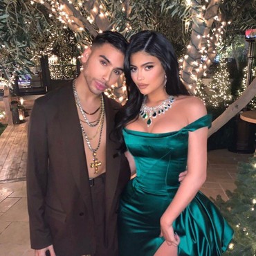 Ini Sosok Ariel Tejada, MUA Kesayangan Kylie Jenner yang Nyentrik