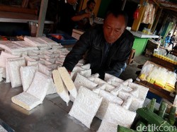 Ukuran Tempe-Tahu di Bandung Diperkecil Gegara Kedelai Naik