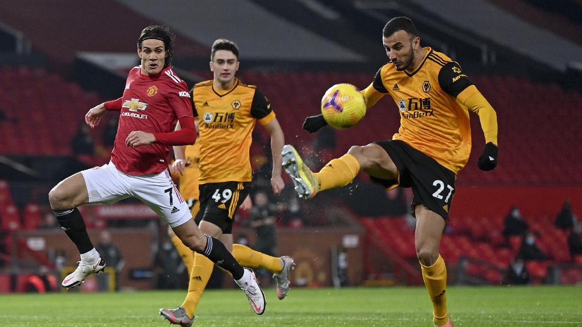 FOTO: Manchester United Menekan Liverpool di Puncak