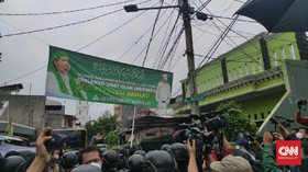 Polisi Datangi Petamburan Minta Baliho Rizieq-FPI Diturunkan