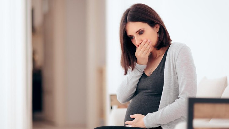 Female patient in emergency room experiencing pain in pregnancy