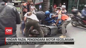 VIDEO: Hindari Razia, Pengendara Motor Kecelakaan