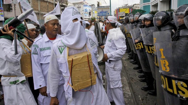 Polri mengklaim tak ada larangan bagi masyarakat organisasi Front Persatuan Islam asal tetap berlandaskan aturan pemerintah.